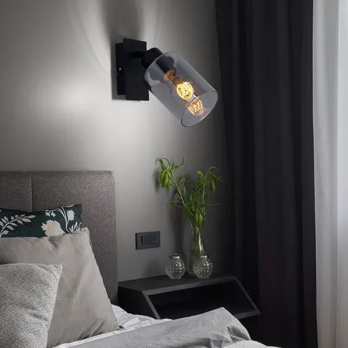 Schwarze Wandleuchte mit Rauchglas - Schwenkbare Schlafzimmerlampe - Moderne Wandlampe für jeden Raum, schwenkbar und mit warmweißem Licht. Ideal als Leseleuchte im Schlafzimmer oder Wohnzimmer. Energieeffizient und stilvoll!