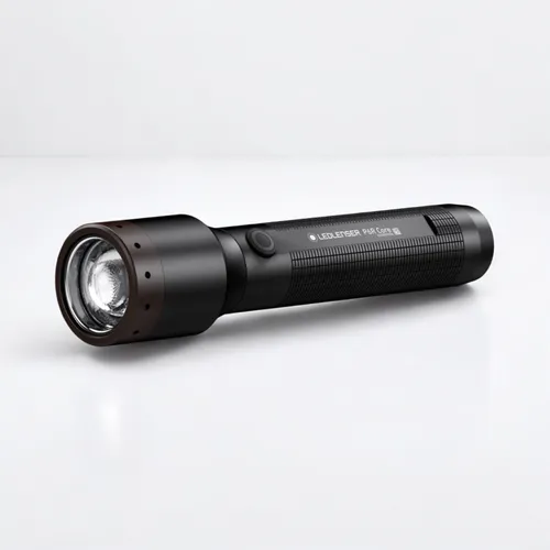 Ledlenser P6R Core Allround Taschenlampe – 900 Lumen aufladbar - Taschenlampe mit 900 Lumen, 240m Leuchtweite und handlichem Design. Ideal für Outdoor-Aktivitäten und Notfälle, immer bereit dank aufladbarem Akku.