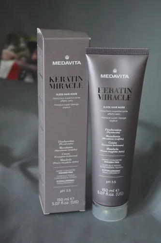 Medavita Sleek Hair Mask 150ml - Haarmasken für glattes, geschmeidiges Haar; nährt intensiv und reduziert Frizz für ein glänzendes Finish.