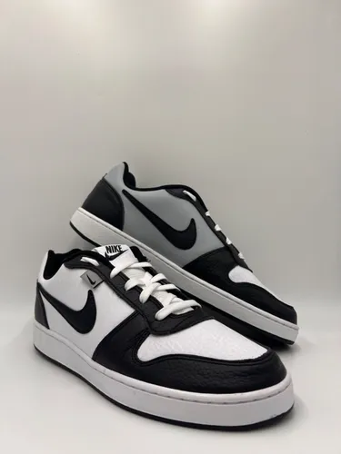 Nike Herren EBERNON Low PREM Basketballschuh - Sneaker mit strukturiertem Obermaterial und echtem Leder, gepolstertem Fußbett für Komfort und traktionstarker Gummilaufsohle - ideal für Basketball und Freizeit.