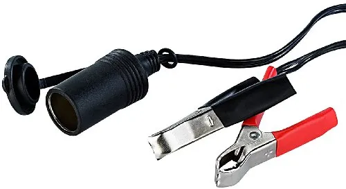 revolt 12V Steckdose: Kfz-Adapter mit 2 Polzangen zum Direkt-Anschluss an die Autobatterie (12 V Steckdosen, Autobatterie Adapter Steckdose, Verlängerungskabel)