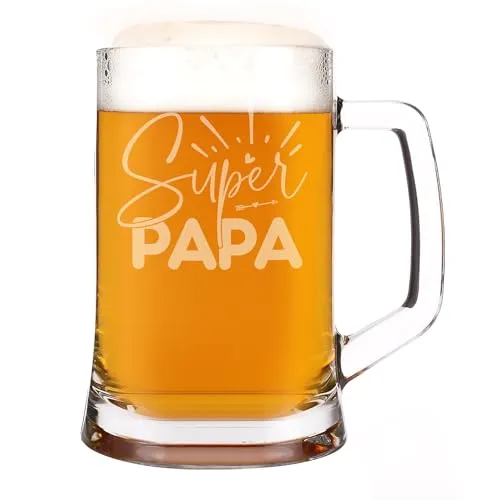 Herz & Heim® Bierkrug mit Gravur „Super Papa“ – 500 ml Bierseidel aus Glas – Bierglas zu Vatertag & Geburtstag als Geschenk für Papa