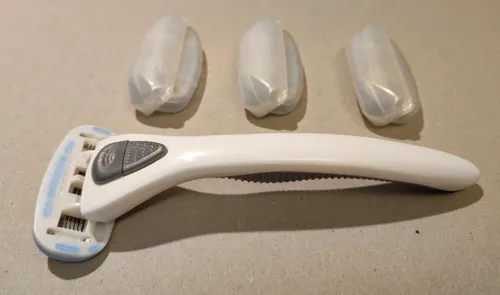 Rasierer für Isana Men Body  - 5 klingen system -mit 4 Klingen