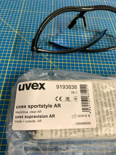 Uvex Schutzbrille Sportstyle AR schwarz/blau, 9193838 UR - Sonstige Sportbrille, bietet optimalen UV-Schutz und ist ideal für Outdoor-Aktivitäten.