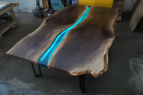 Massiver Esstisch aus Epoxidharz – 240x100 cm - Robuster Esstisch aus echtem Holz mit einzigartigem Design, ideal für bis zu 10 Personen. Perfekt für das moderne Esszimmer und vielseitig einsetzbar.