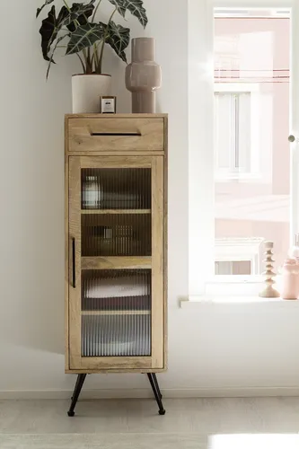 Main Möbel Badmidischrank 'Manchester' 42x123cm - Midischrank aus massivem Mangoholz in honigfarben, bietet großzügigen Stauraum und stilvolle Glastür mit Sichtschutz für dein Badezimmer.