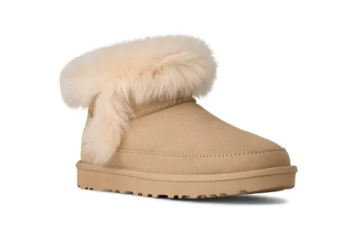 UGG Classic Ultra Mini Chalet Winterboots Ankleboots, Schlupfboots mit modischer Schaffell Verzierung