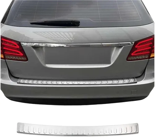 OMAC Ladekantenschutz für Mercedes E-Klasse T-Model S212 (2010-2013) – Chrom Gebürstet - Schützen Sie die Ladefläche Ihres Fahrzeugs vor Kratzern beim Be- und Entladen. Der maßgeschneiderte Ladekantenschutz aus rostfreiem Edelstahl verbindet elegantes Design mit einfacher Montage – kein Schneiden, kein Bohren erforderlich.