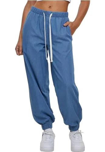 Urban Classics Damen Sporthose Ladies Light Denim Jogpants - Sport-Jogginghosen für Damen mit entspanntem Loose Fit für maximalen Komfort und Bewegungsfreiheit, ideal für aktive Frauen, die Stil und Bequemlichkeit schätzen.