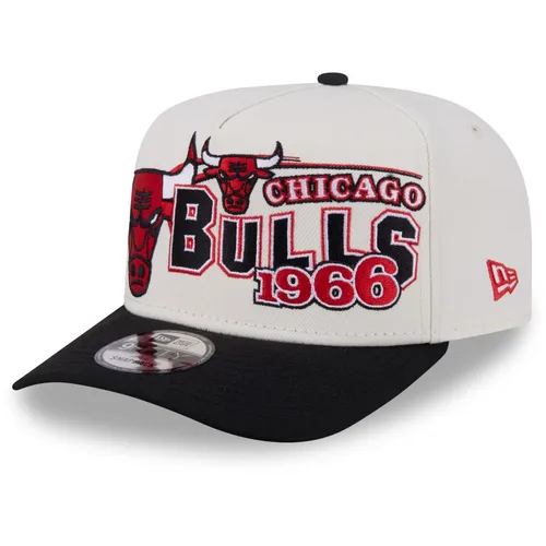 New Era 9Fifty A-Frame Cap - CLASSIC Chicago Bulls - Stylische Snapback für Herren, perfekt für den Sommer. Die beige A-Frame Cap bietet einen sportlichen Look und ist aus 100% Polyester gefertigt. Ideal für Freizeitaktivitäten.