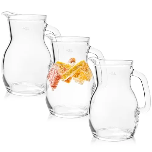 KONZEPT Hochwertiger Wasserkrug Glas 3 Stk. Set 1 Liter Glaskrug Perfekt für Wasser, Milch, Säfte Wasserkanne mit ergonomischem Griff – In verschiedenen Größen erhältlich