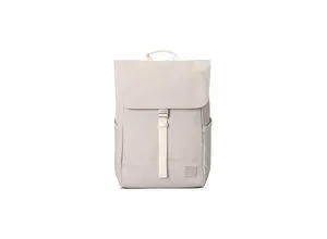 Johnny Urban Mika in Sand - 16.4 Liter Rucksack Backpack, moderner und funktionaler Begleiter aus recyceltem, wasserabweisendem Polyester für Office oder Uni