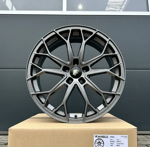 FF Wheels FF01 Alufelge schwarz 8x18 ET35