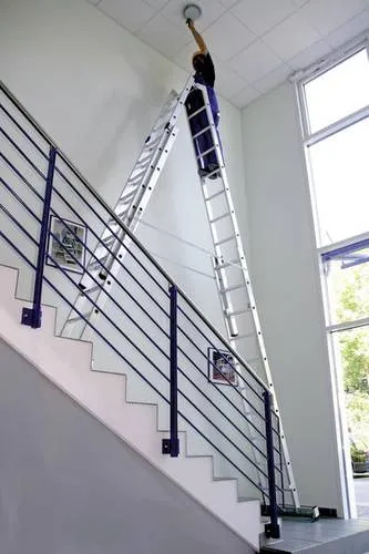 Stehleiter 4x12 Sprossen aus Aluminium, höhenverstellbar von MUNK Günzburger Steigtechnik