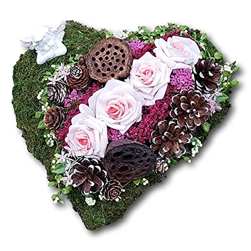 Grabschmuck Herz mit Engel - Der kleine Dekoladen - Dekorative Kränze, handgearbeitetes Gesteck aus Moos in Herzform mit rosafarbigen Rosen und einem kleinen Engel, wetterbeständig und einzigartig.