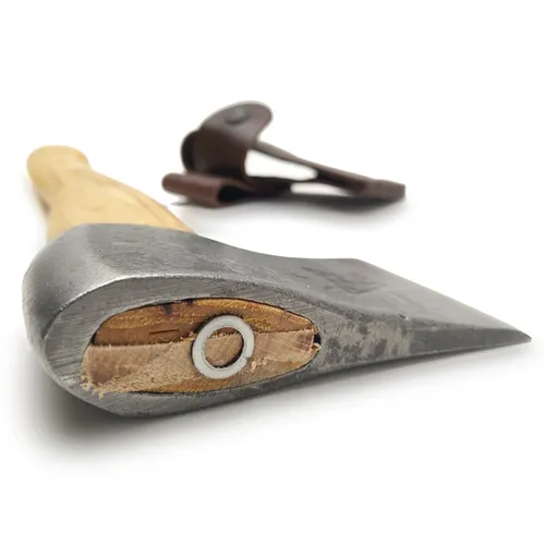 Krumpholz Beil Waldläuferbeil Nr. 0101 von Krumpholz - Gartenwerkzeuge, handgefertigtes Waldläuferbeil für präzises Arbeiten im Garten und beim Camping.