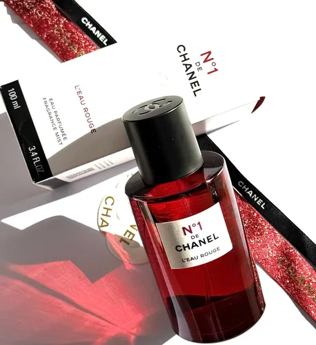Chanel Nr 1 de Chanel l Eau Rouge Körperspray - Damen Körperspray mit 100 ml, ein luxuriöser Duft aus Frankreich, der Ihre Sinne verführt und für langanhaltende Frische sorgt.