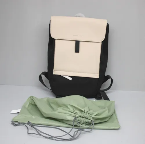 Kapten & Son Rucksack Fyn Cream Black - Stylischer Unisex Rucksack mit 11 L Volumen und wasserabweisendem, recyceltem PET. Ideal für Laptop bis 14