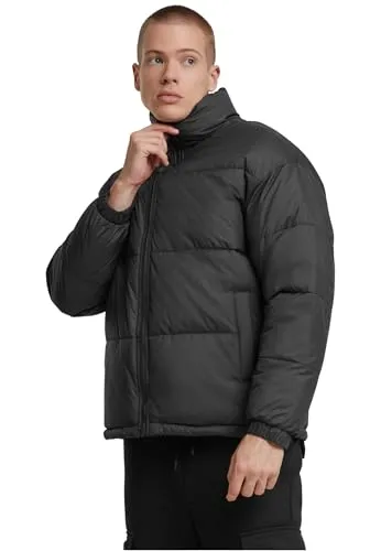 Urban Classics Basic Puffer Winterjacke für Herren - Moderne Winterjacke in schlichtem Schwarz, ideal für den Alltag. Der pflegeleichte Stoff sorgt für hohen Tragekomfort und Vielseitigkeit – perfekt für jede Gelegenheit.