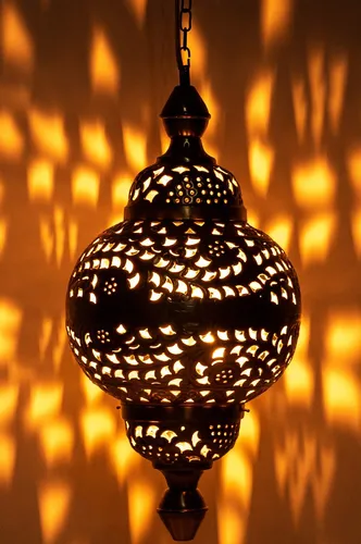 Marrakesch Orient & Mediterran Interior Deckenleuchte Fahda Silber - Tropfenförmige orientalische Hängeleuchte aus hochwertigem Metall, ideal für stilvolle Wohnräume. Schafft eine gemütliche Atmosphäre und setzt beeindruckende Lichtakzente.