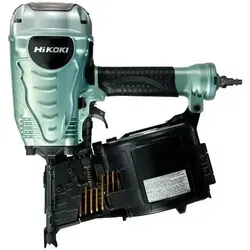 Hikoki NV90AG Coilnagler 45-90mm - Tacker für 45-90 mm Nägel, leicht und kompakt mit optimierter Gewichtsbalance und werkzeugloser Tiefeneinstellung für präzises Arbeiten.
