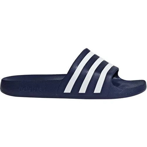Adidas Adilette Aqua - blau - Stylische Adilette für das Schwimmbad mit weicher Dämpfung für höchsten Komfort. Die ikonischen 3-Streifen sorgen für den adidas Signature-Style und machen sie zum perfekten Begleiter nach dem Workout.
