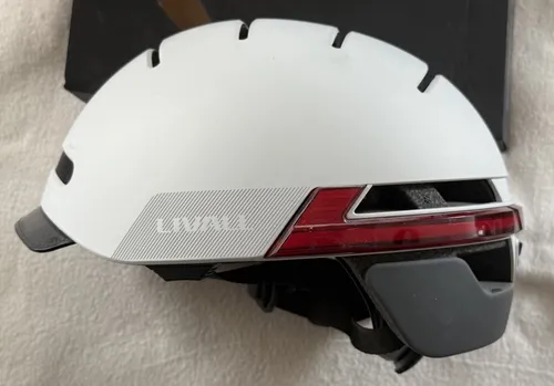 Livall BH51M neo Smart Fahrradhelm Grau 57-61 cm - Fahrradhelm mit integrierten Lichtern und Blinkern für zusätzliche Sicherheit, ideal für Straßenradsport und Unisex Erwachsene, einstellbare Passform für optimalen Komfort.