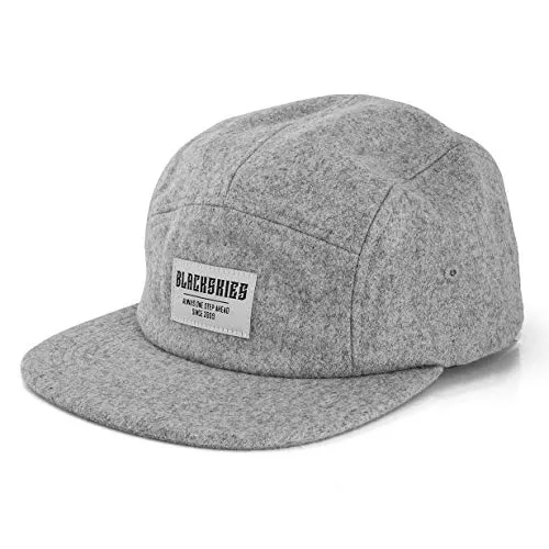 Blackskies® Glacier 5-Panel Cap - Stylische graue 5-Panel Cap für Männer und Frauen, ideal für Skater und Surfer. Mit verstellbarem Verschluss für optimale Passform und langlebigem Tragekomfort.