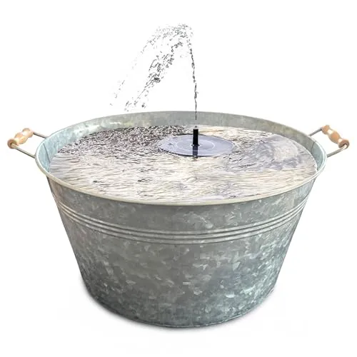 Solarbrunnen Set 50 cm - Zink-Schale mit Schwimmender Fontäne für Garten & Balkon - Vollständiges Solarbrunnen Set mit wetterfester Zink-Schale (50 cm) und 5 Sprühaufsätzen. Einfach im Freien aufstellen und genießen – ideal als Vogeltränke oder dekoratives Wasserspiel für Garten und Terrasse.