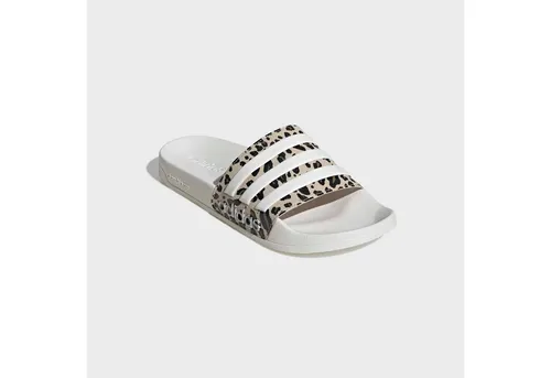 adidas Sportswear SHOWER ADILETTE Badesandale in Beige - Größe 42 EU - Bequeme Badesandale mit Cloudfoam-Dämpfung für maximalen Komfort. Ideal für den Einsatz am Pool oder Strand. Sportlicher Stil in Crystal Linen/Core White/Khaki Six.