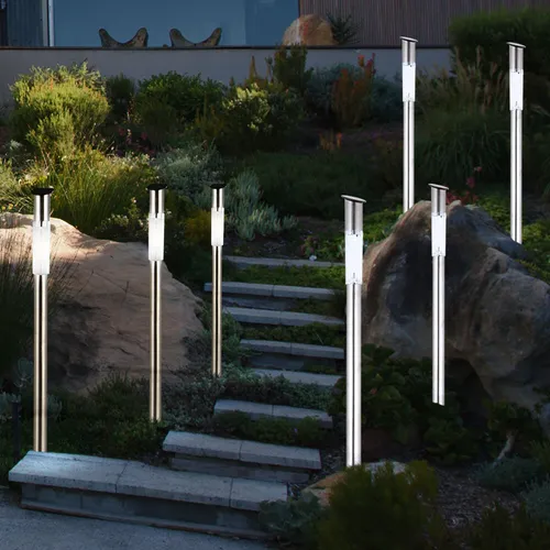 Edelstahl Stecklampe Solar Außenleuchte 7er Set - Moderne Solar-Stecklampen aus Edelstahl für den Garten, spritzwassergeschützt (IP44) und mit automatischem Akku-Ladegerät. Ideal, um abends stimmungsvolle Akzente zu setzen!