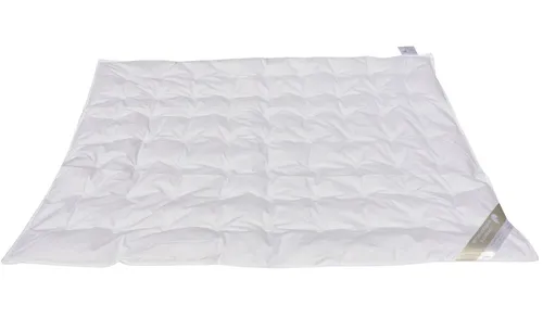Betten Hofmann Kinderbettdecke 100x135 cm - Leichte Daunendecke für Kinder - Hochwertige Kinderbettdecke aus 100% Baumwolle mit leichter Daunenfüllung. Ideal für den Sommer, pflegeleicht und für Hausstauballergiker geeignet.