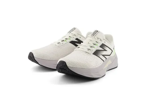 New Balance FUELCELL PROPEL V5 Laufschuh für Damen - Leichte und flexible Laufschuhe mit optimaler Dämpfung für ein angenehmes Laufgefühl. Ideal für befestigte Wege und sorgt für guten Halt bei jedem Schritt.