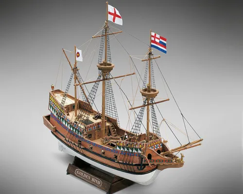 Krick Mini-Mamoli Segelschiff Golden Hind 1:110 Bausatz - Bausatz für ein detailgetreues Holzmodell im Maßstab 1:110, ideal für Modellbau-Enthusiasten und Sammler.