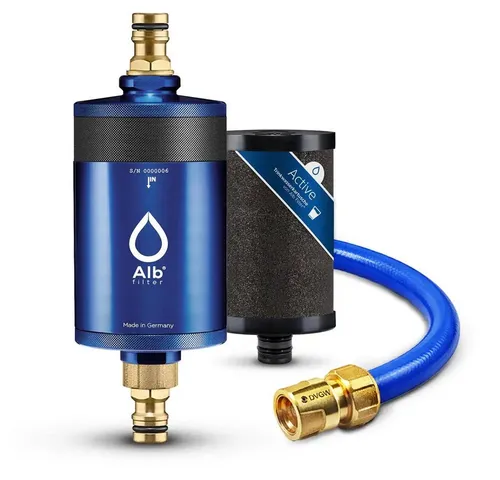 Alb Filter® MOBIL Active Trinkwasserfilter – Sauberes Wasser für unterwegs - Mobiler Trinkwasserfilter mit Gardena Anschluss. Effektive Reduktion von Schadstoffen und Verbesserung von Geschmack und Geruch. Ideal für Camping, Boot und Wohnmobil. DVWG zertifiziert und lebensmittelecht.