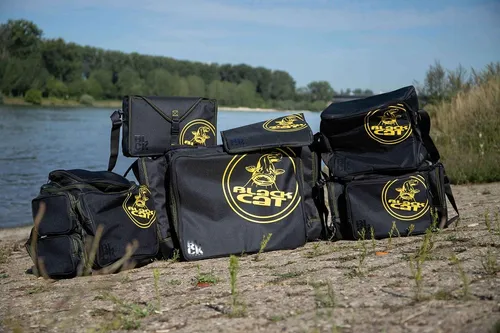 Black Cat BLCK Lure Carrier Angeltasche - Praktische Angeltasche für Köder und Zubehör, robustes Design für den Einsatz am Wasser und viel Stauraum für Ihre Angelausrüstung.