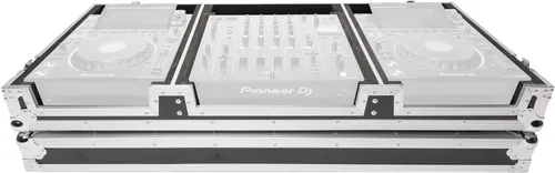 MAGMA Multi-Format Case Player/Mixer Set - Schwarz/Silber, - Cases & Racks - Robustes Case für den sicheren Transport von zwei CDJ-Playern und einem Clubmixer, inklusive anpassbaren Schaumstoffstreifen und leichtgängigen Rollen für maximalen Komfort.