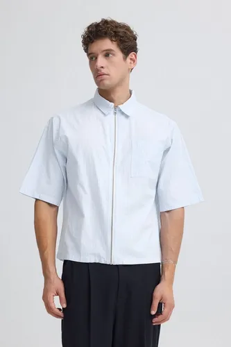 Casual Friday CFWeslin Herren Hemd Oversize Kurzarm 100% Baumwolle - Bequemes Oversize-Hemd aus 100% Baumwolle im Relaxed Fit. Ideal für lässige Anlässe und angenehm zu tragen. Nachhaltige Materialien für ein gutes Gewissen.