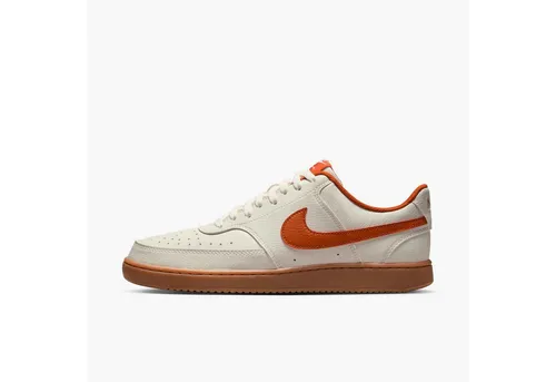 NIKE COURT VISION LO Herren Sneaker, Gr. 47, Synthetik, sail/campfire orange - Stylischer NIKE Herren Sneaker mit niedrigem Schaft und runder Spitze. Die Phylon-Mittelsohle sorgt für angenehme Dämpfung, während die leicht profilierte Gummisohle für guten Halt sorgt. Ideal für sportliche Looks im Alltag.