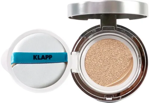 KLAPP Cosmetics Hyaluronic Coloure & Care Cushion LIGHT 01 15g - Make-up mit 2-in-1 Pflege und BB-Cream-Effekt, enthält Hyaluronsäure für einen natürlichen Glow und sofortige Feuchtigkeit. Ideal für ein ebenmäßiges Hautbild.