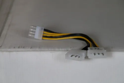 Delock Netzteil - 4-Pin interner Netzanschluss (12 V) Molex to PCI Express