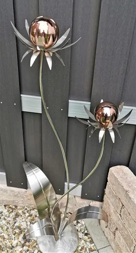 Skulptur Blume Milano Edelstahl 120 cm - golden rose poliert - Elegante Garten-Skulptur in golden rose, wetterfest und ideal für Balkon oder Veranda. Mit ihrem modernen Design setzt sie stilvolle Akzente in jedem Außenbereich.