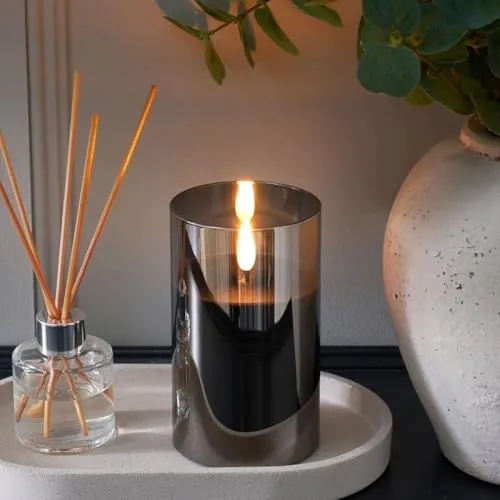 Ember Candles™ graue LED Kerze im Glas flackernde Batteriekerze - 100% echtes Wachs, ultra-realistisch, flammenlos, handgegossenes Design, 6-Stunden-Timer (Ohne Fernbedienung, 12,5cm)