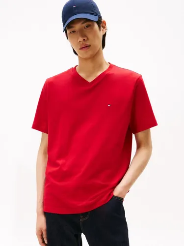 Tommy Hilfiger Herren T-Shirt Kurzarm Essential Tee V-Ausschnitt, Mehrfarbig (Medium Red), M - ELEGANT & LÄSSIG: Dieses Basic T-Shirt aus 100% regenerativer Baumwolle bietet höchsten Tragekomfort und lässt sich vielseitig kombinieren. Die Tommy Hilfiger Flag auf der Brust sorgt für einen stylischen Akzent.