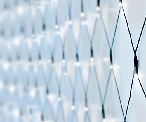 Spetebo LED Lichternetz 300 x 300 cm - 240 LEDs in Kaltweiß - Weihnachtsbeleuchtung für Innen und Außen, 300x300 cm mit 240 LEDs, sorgt für festliche Stimmung und ist durch das grüne Kabel unauffällig im Einsatz.