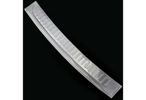 RECAMBO Ladekantenschutz für VOLVO XC70 II, 2013-2016 FACELIFT - Abdeckblenden für perfekten Schutz und exklusive Optik, aus hochwertigem V2A Edelstahl. 100% passgenau dank 3D-Passform, einfache Montage mit vormontiertem Spezialklebeband.