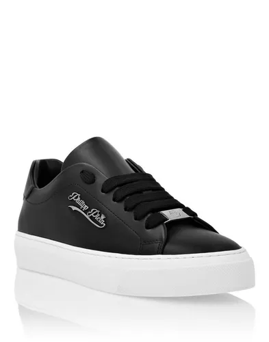 Sneaker Signature – Nappa Lo-Top-Sneakers - Moderne Nappa Lo-Top-Sneakers mit Plein Signature. Rutschsichere Gummisohle und herausnehmbare Innensohle für hohen Tragekomfort und Stil.