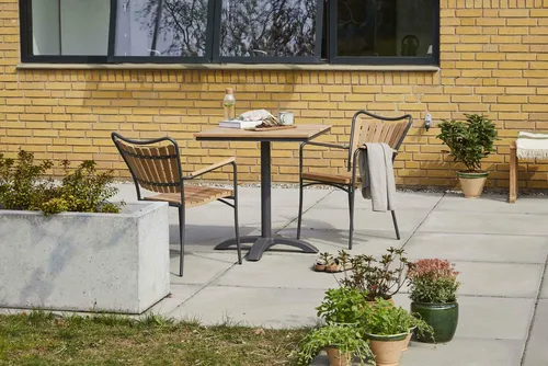 Ambia Garden Bistrotisch - Quadratisch aus Teakholz - Gartentisch aus massivem Teakholz in Anthrazit, ideal für Terrasse und Garten, robust und stilvoll mit Sternfuß für optimale Stabilität.