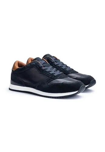 LLOYD SWIFT 42 Sneaker - Vielseitiger Sneaker in Blau von LLOYD, der Stil und Komfort vereint. Das Obermaterial aus Glatt- und Rauleder sorgt für eine edle Optik, während die Gummisohle optimalen Halt bietet. Ideal für Business und Freizeit!