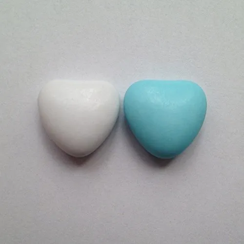 Schokoherzen weiß-hellblau 1 kg (ca 500-550 St.) - Gastgeschenke Hochzeit Bonboniere Candy Bar Give Aways - Herzdragees Schokolinsen Herz Schokodragees Schokoladenherzen alternativ zu Hochzeitsmandeln